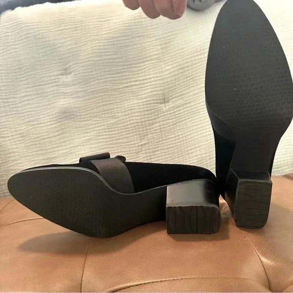 Stuart Weitzman Bow Loafers With Heel Black Velvet Size 8 EUC - Picture 9 of 12